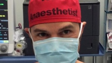 wsi-imageoptim-473C41F000000578-5169791-Dr_Rob_Hackett_pictured_a_Sydney_based_anaesthetist_decided_to_w-a-52_1513053989089