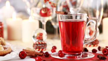 Hot wine cranberry punch for winter and Christmas