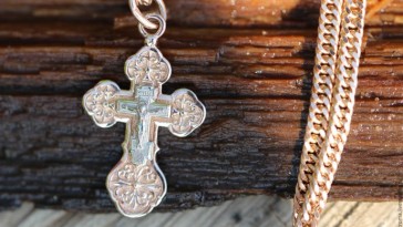 7 нельзя, связанных с нательным крестиком